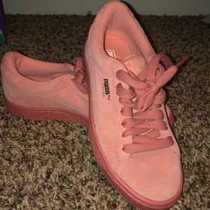 SIZE 4.5 PUMA SNEAKERS